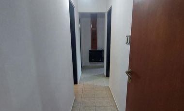 Casa en  Marques de Sobremonte 3 dormitorios, 1 baño, cochera, impecable