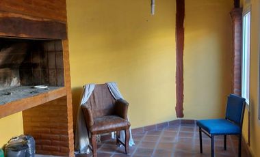 Casa en  Marques de Sobremonte 3 dormitorios, 1 baño, cochera, impecable