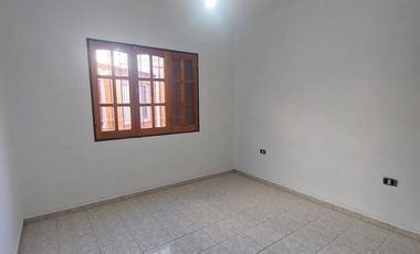 Casa en  Marques de Sobremonte 3 dormitorios, 1 baño, cochera, impecable