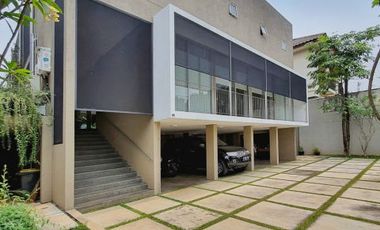 DIJUAL RUMAH MODERN KONTEMPORER at Jl KEMANG JAYA, JAKSEL
