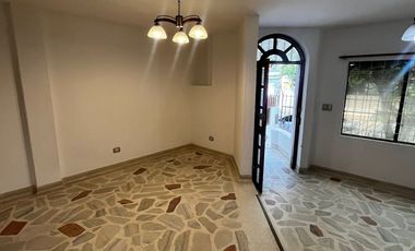 casa en arriendo en la riviera. Cod A3449