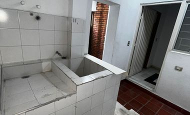 casa en arriendo en la riviera. Cod A3449