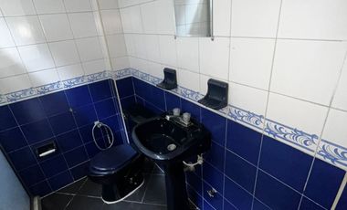 casa en arriendo en la riviera. Cod A3449