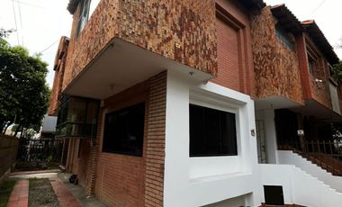 casa en arriendo en la riviera. Cod A3449