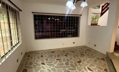 casa en arriendo en la riviera. Cod A3449