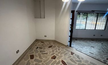 casa en arriendo en la riviera. Cod A3449