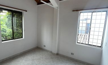 casa en arriendo en la riviera. Cod A3449