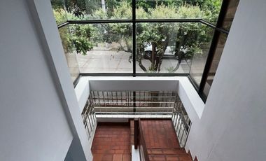 casa en arriendo en la riviera. Cod A3449