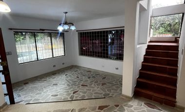 casa en arriendo en la riviera. Cod A3449