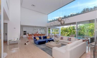 ¡Venta Espectacular Casa Recién Remodelada En Ciudad Jardín Santiago De Cali!