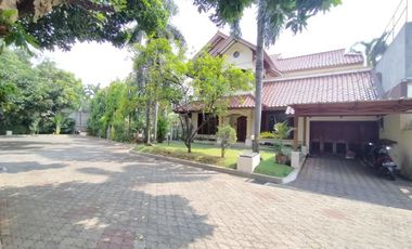 Town House di Cipete Dilengkapi Private Pool & Kondisi Semi Furnished HSE-A0535