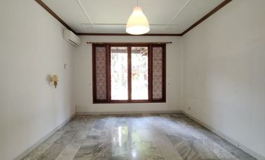 Town House di Cipete Dilengkapi Private Pool & Kondisi Semi Furnished HSE-A0535