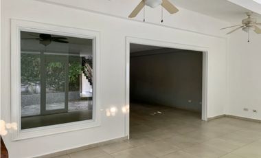 SE VENDE HERMOSA CASA EN LA ALAMEDA