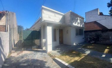 Casa en venta - 2 Dormitorios 2 Baños - 600Mts2 - La Plata