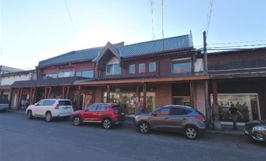 Local Comercial en Arriendo en Camilo Henríquez entre Vicente Reyes y Pedro de Valdivia