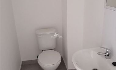 Local Comercial en Arriendo en Camilo Henríquez entre Vicente Reyes y Pedro de Valdivia