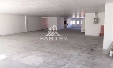 Local Comercial en Arriendo en Camilo Henríquez entre Vicente Reyes y Pedro de Valdivia