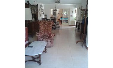 Chalet cuatro ambientes. Paunero 2200. Mar del Plata. Venta.