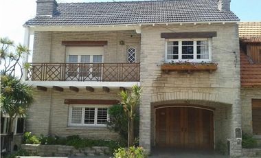 Chalet cuatro ambientes. Paunero 2200. Mar del Plata. Venta.