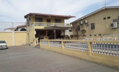 Ballenita,Venta de Casa en zona Comercial , Santa Elena, en vía principal