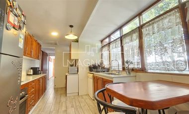ALTO LAS CONDES- IMPECABLE - RENOVADA - TALLER INDEPENDIENTE