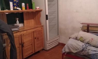 Casa sobre terreno de 10x30, en Merlo calle Mármol, total: U$S 65.000