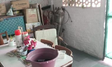 Casa sobre terreno de 10x30, en Merlo calle Mármol, total: U$S 65.000