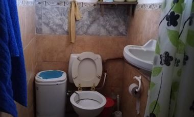 Casa sobre terreno de 10x30, en Merlo calle Mármol, total: U$S 65.000