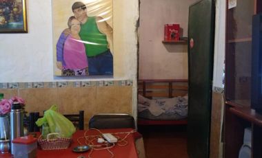 Casa sobre terreno de 10x30, en Merlo calle Mármol, total: U$S 65.000