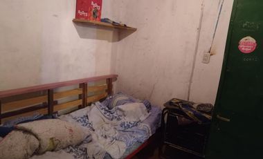 Casa sobre terreno de 10x30, en Merlo calle Mármol, total: U$S 65.000