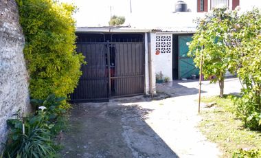 Casa sobre terreno de 10x30, en Merlo calle Mármol, total: U$S 65.000
