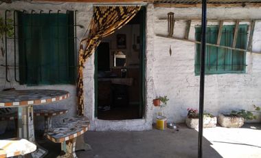 Casa sobre terreno de 10x30, en Merlo calle Mármol, total: U$S 65.000