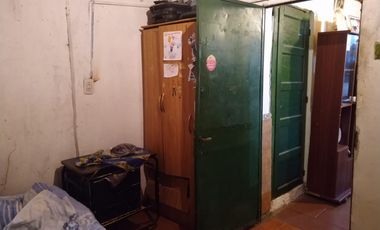 Casa sobre terreno de 10x30, en Merlo calle Mármol, total: U$S 65.000