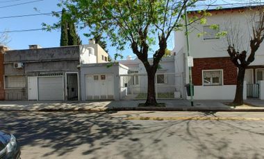 Casa en venta - 3 Dormitorios 2 Baños - Cocheras - 311Mts2 - Villa Urquiza