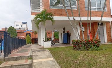 casa en venta en urb. almenares de la merced. Cod V120256