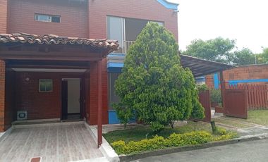 casa en venta en urb. almenares de la merced. Cod V120256