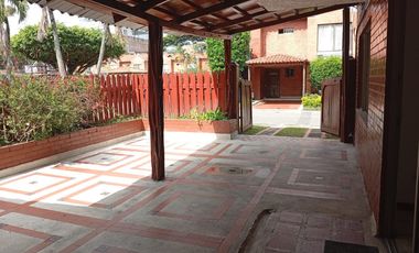casa en venta en urb. almenares de la merced. Cod V120256