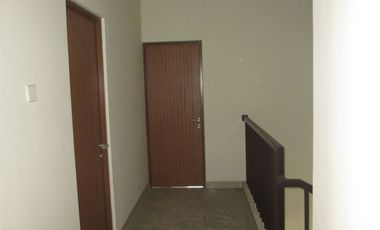 Disewakan Rumah Unfurnished 105m2 2lt di Lippo Cikarang Selatan