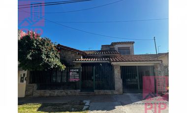 Casa  en Venta El Palomar / Moron (B110 755)