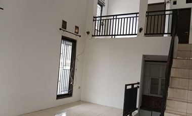 Rumah Hook dalam Komplek Bebas Banjir