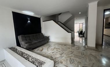 casa en arriendo en urbanización la flora. Cod A3479