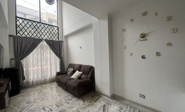 casa en arriendo en urbanización la flora. Cod A3479