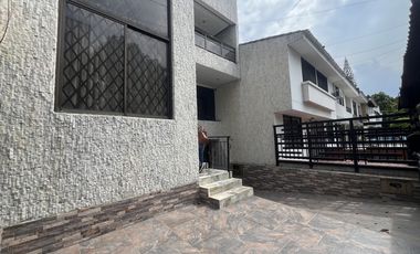 casa en arriendo en urbanización la flora. Cod A3479