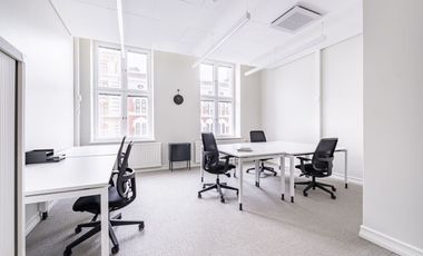 Move into ready-to-use open plan office space for 15 persons in Regus Menara Asia Afrika