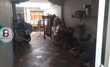 DIJUAL RUMAH SIAP HUNI DENGAN TAMAN YANG LUAS,SEJUK,ASRI,DI RENGAS CIPUTAT TIMUR