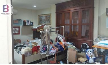 DIJUAL RUMAH SIAP HUNI DENGAN TAMAN YANG LUAS,SEJUK,ASRI,DI RENGAS CIPUTAT TIMUR