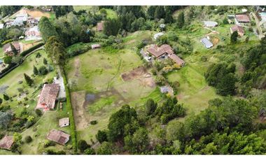 Finca en hermoso lote plano en Guarne Vereda Los Molinos / Los Mejía