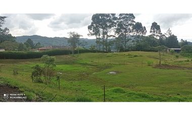 Finca en hermoso lote plano en Guarne Vereda Los Molinos / Los Mejía