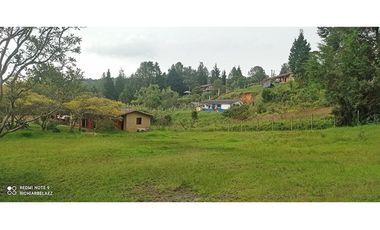 Finca en hermoso lote plano en Guarne Vereda Los Molinos / Los Mejía