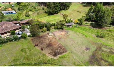 Finca en hermoso lote plano en Guarne Vereda Los Molinos / Los Mejía